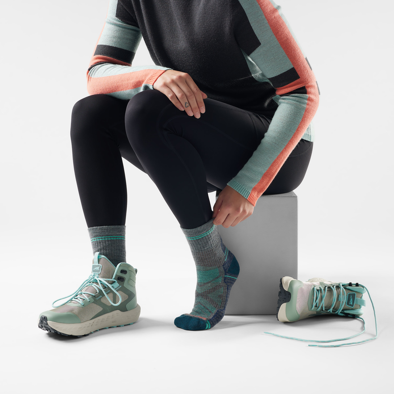Women's Hike Mid Crew Socks Black - ver - 2