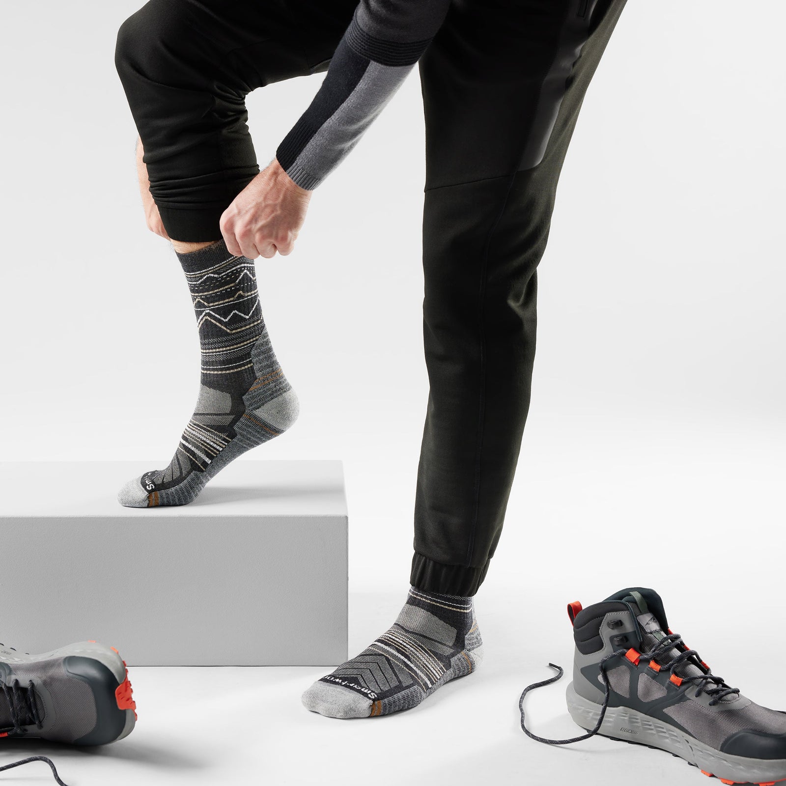 Hike Mountain Range Crew Socks Black - ver - 2