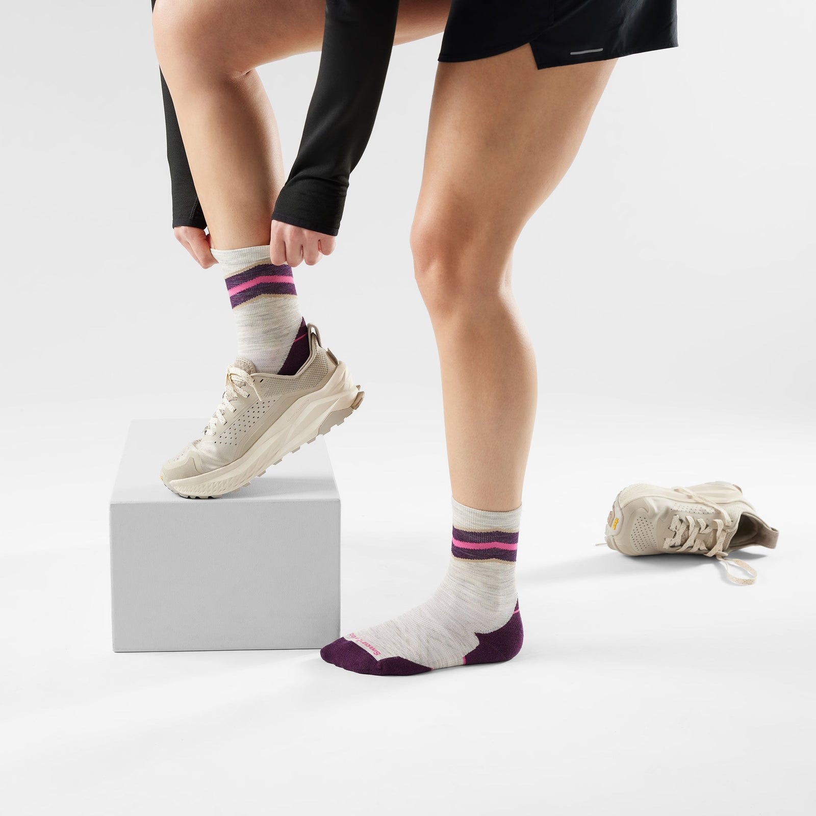 Women's Run Mid Crew Socks Black - ver - 2