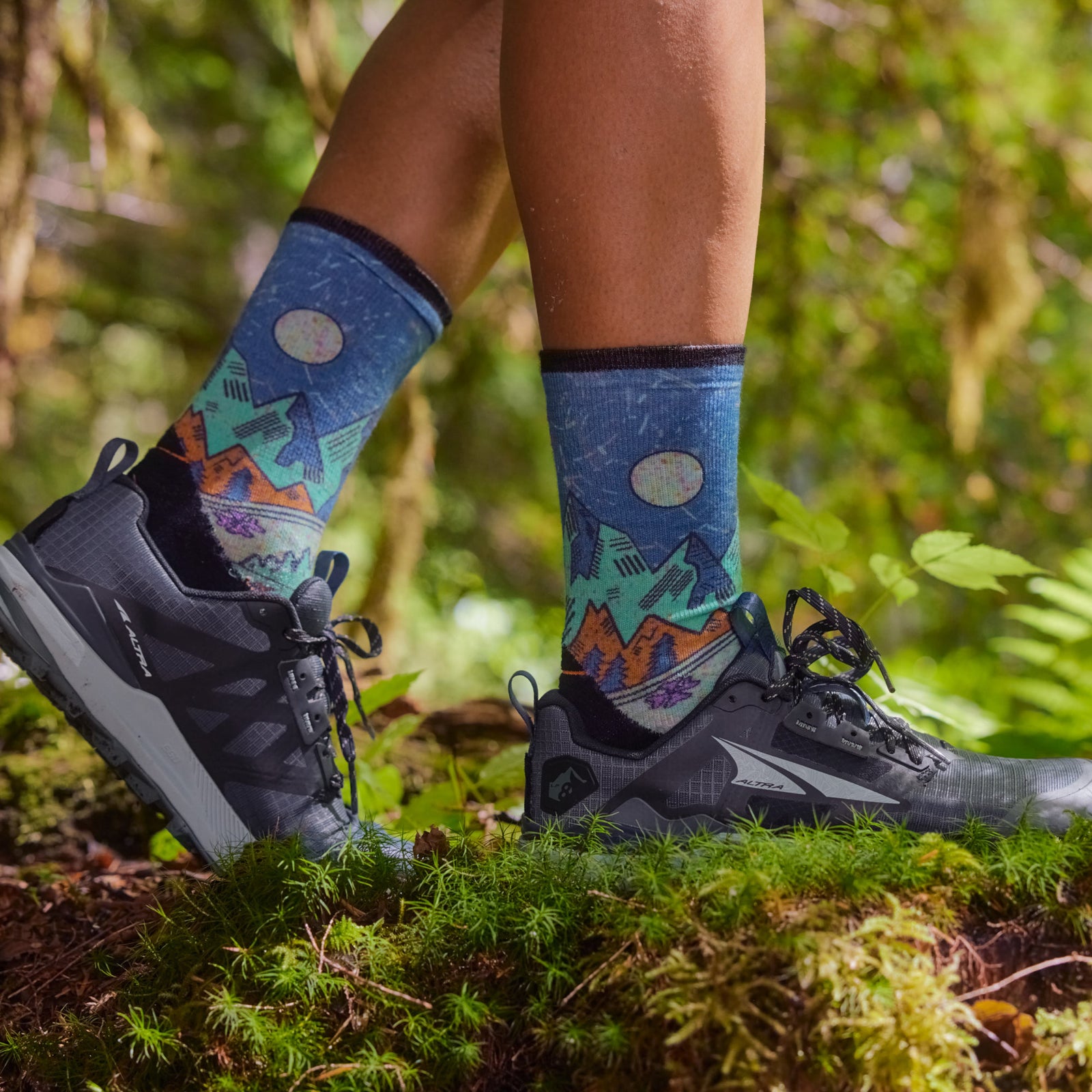 Women's Trail Run Mountain Print Crew Socks Twilight Blue - ver - 2