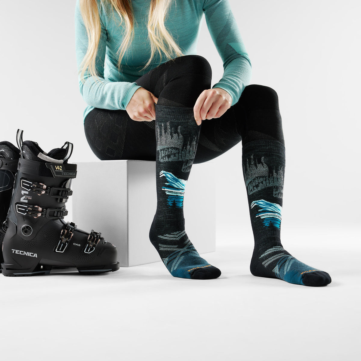 Women's Ski Alpine Auroras Over The Calf Socks Black - ver - 2
