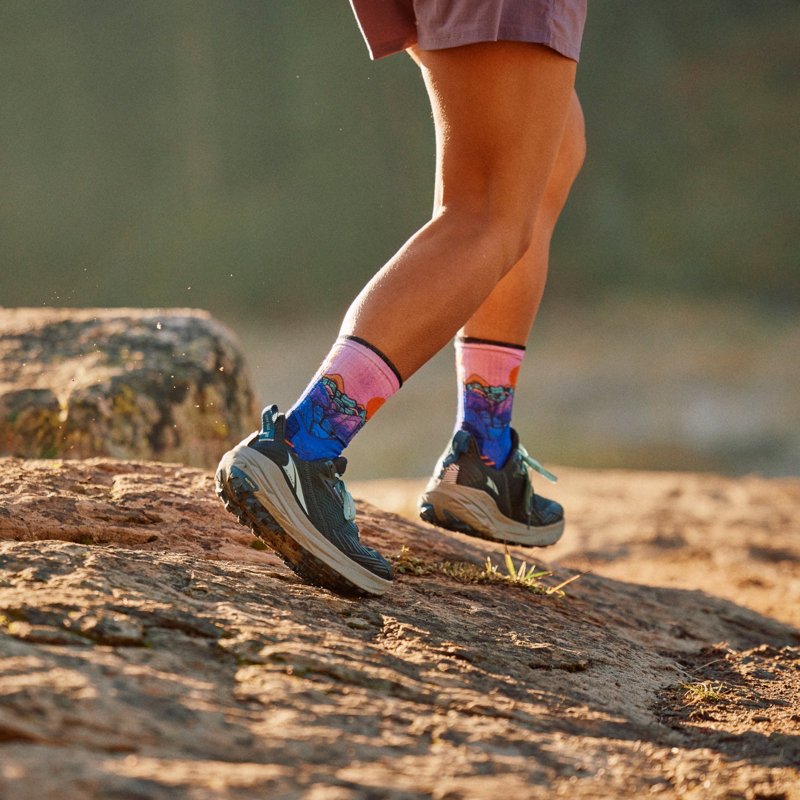 Women’s Hike Mountain Sunrise Print Crew Socks Deep Navy - ver - 4