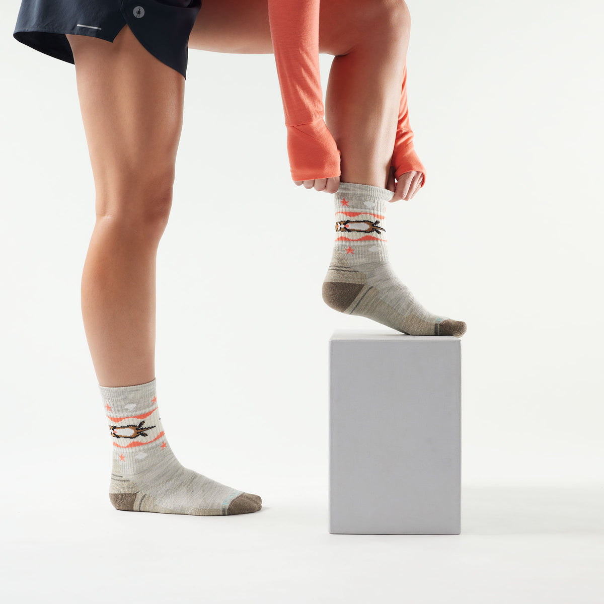 Women's Hike Otter Float Crew Socks Ash - 2